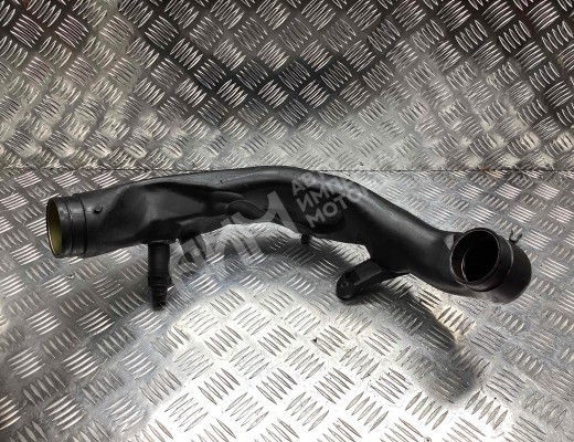 Патрубок интеркулера Volkswagen Golf IV (1J) 1997-2004  Volkswagen Golf Golf IV (1J) 1997-2004