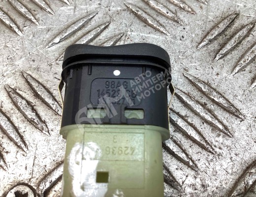 Кнопка стеклоподъемника переднего правого Ford Focus I 2001-2005 рестайлинг  Ford Focus Focus I 2001-2005 рестайлинг