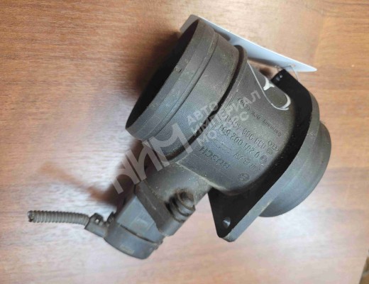 Расходомер воздуха Volkswagen Passat B5+ (3B) 2000-2005 рестайлинг  Volkswagen Passat Passat B5+ (3B) 2000-2005 рестайлинг