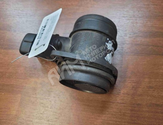 Расходомер воздуха Volkswagen Passat B5+ (3B) 2000-2005 рестайлинг  Volkswagen Passat Passat B5+ (3B) 2000-2005 рестайлинг