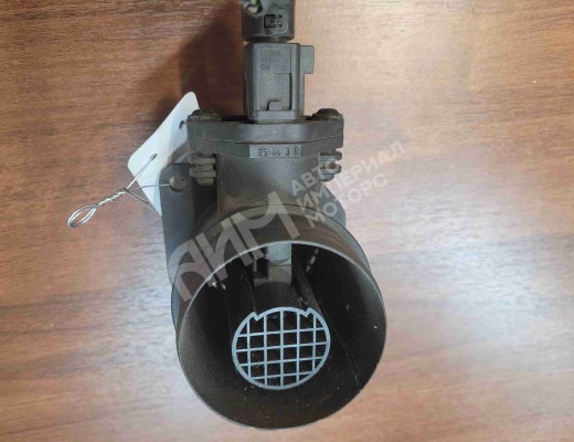 Расходомер воздуха Volkswagen Passat B5+ (3B) 2000-2005 рестайлинг  Volkswagen Passat Passat B5+ (3B) 2000-2005 рестайлинг