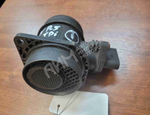 Расходомер воздуха Volkswagen Passat B5+ (3B) 2000-2005 рестайлинг  Volkswagen Passat Passat B5+ (3B) 2000-2005 рестайлинг