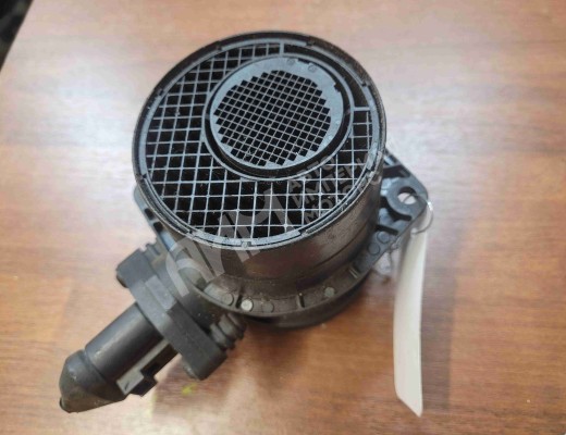 Расходомер воздуха Volkswagen Passat B5+ (3B) 2000-2005 рестайлинг  Volkswagen Passat Passat B5+ (3B) 2000-2005 рестайлинг