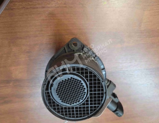 Расходомер воздуха Volkswagen Passat B5+ (3B) 2000-2005 рестайлинг  Volkswagen Passat Passat B5+ (3B) 2000-2005 рестайлинг