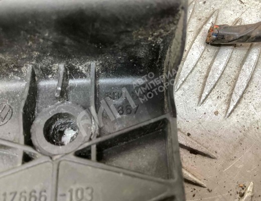 Замок двери передней левой Volkswagen Passat B5 (3B) 1996-2000  Volkswagen Passat Passat B5 (3B) 1996-2000