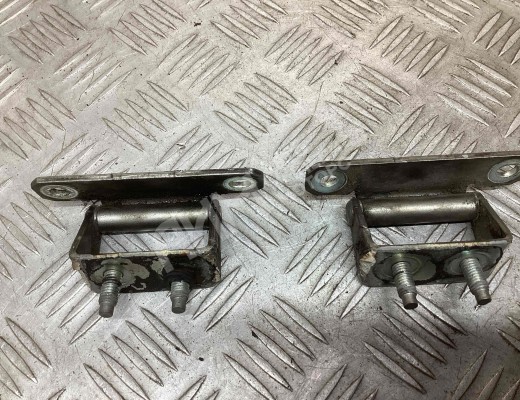 Петля крышки багажника Nissan X-trail (T30) 2001-2004  Nissan X-Trail X-trail (T30) 2001-2004