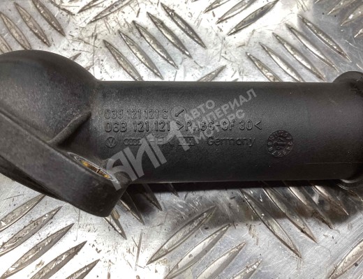 Фланец (тройник) системы охлаждения Volkswagen Passat B5 (3B) 1996-2000  Volkswagen Passat Passat B5 (3B) 1996-2000