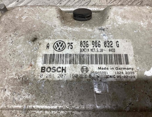 Блок управления двигателем Volkswagen Golf IV (1J) 1997-2004  Volkswagen Golf Golf IV (1J) 1997-2004