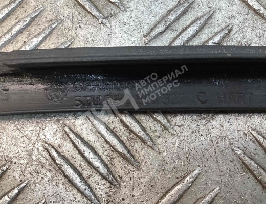 Молдинг стекла лобового Volkswagen Passat B5+ (3B) 2000-2005 рестайлинг  Volkswagen Passat Passat B5+ (3B) 2000-2005 рестайлинг