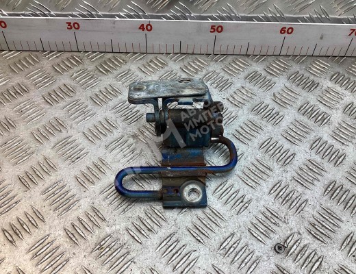 Петля двери передней левой Volkswagen Passat B5+ (3B) 2000-2005 рестайлинг  Volkswagen Passat Passat B5+ (3B) 2000-2005 рестайлинг