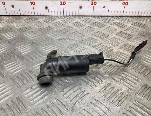 Насос (моторчик) омывателя стекла Honda Civic VII 2003-2005 рестайлинг  Honda Civic Civic VII 2003-2005 рестайлинг