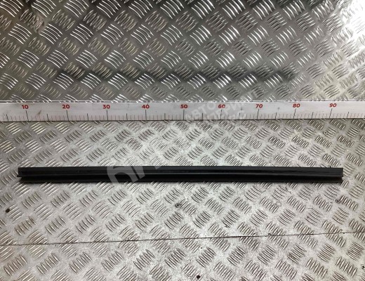 Молдинг стекла двери передней правой внутренний Ford Focus I 1998-2001  Ford Focus Focus I 1998-2001