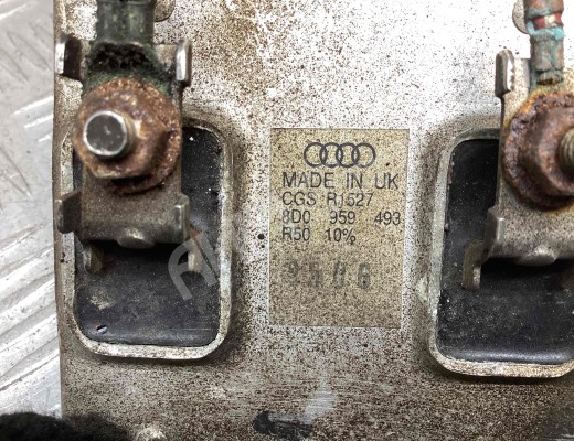 Сопротивление вентилятора охлаждения Audi A4 B5 (8D) 1994-1999  Audi A4 A4 B5 (8D) 1994-1999