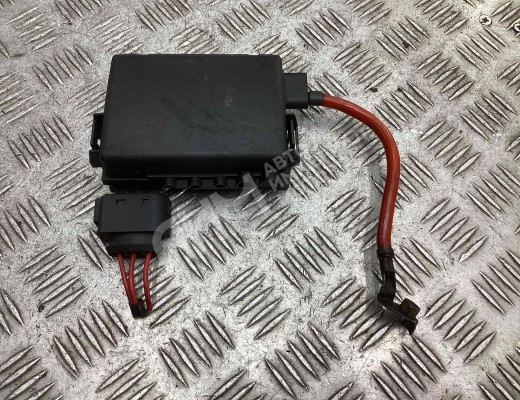 Блок предохранителей Volkswagen Golf IV (1J) 1997-2004  Volkswagen Golf Golf IV (1J) 1997-2004