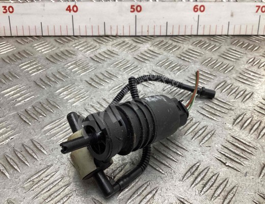 Насос (моторчик) омывателя стекла Volkswagen Golf IV (1J) 1997-2004  Volkswagen Golf Golf IV (1J) 1997-2004