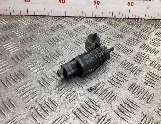 Насос (моторчик) омывателя стекла Audi A6 C5 (4B) 2001-2004 рестайлинг  Audi A6 A6 C5 (4B) 2001-2004 рестайлинг