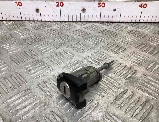 Личинка дверного замка Volkswagen Passat B5 (3B) 1996-2000  Volkswagen Passat Passat B5 (3B) 1996-2000