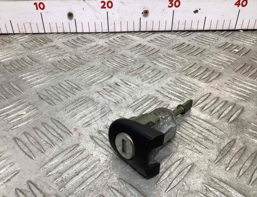 Личинка дверного замка Volkswagen Golf IV (1J) 1997-2004  Volkswagen Golf Golf IV (1J) 1997-2004