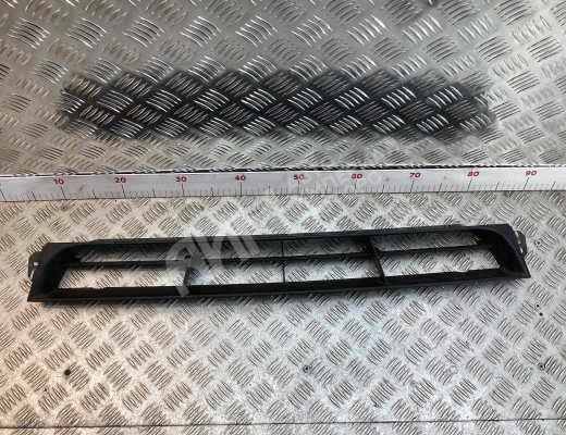 Заглушка (решетка) в бампер передний Seat Ibiza II (6K) 1993-2002  Seat Ibiza Ibiza II (6K) 1993-2002