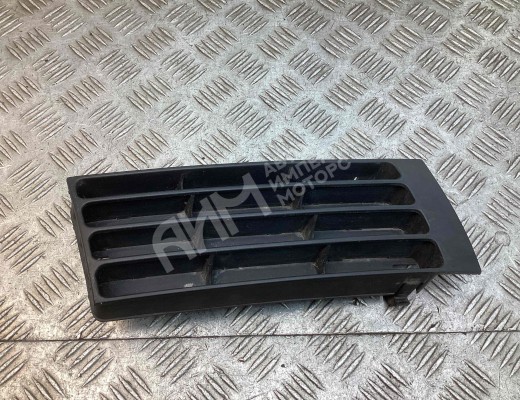 Заглушка (решетка) в бампер передний Audi A4 B5 (8D) 1999-2001 рестайлинг  Audi A4 A4 B5 (8D) 1999-2001 рестайлинг