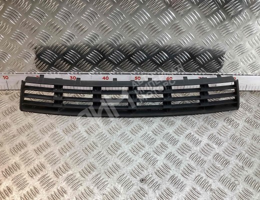 Заглушка (решетка) в бампер передний Audi A4 B5 (8D) 1999-2001 рестайлинг  Audi A4 A4 B5 (8D) 1999-2001 рестайлинг