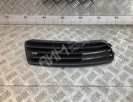 Заглушка (решетка) в бампер передний Audi A4 B5 (8D) 1994-1999  Audi A4 A4 B5 (8D) 1994-1999