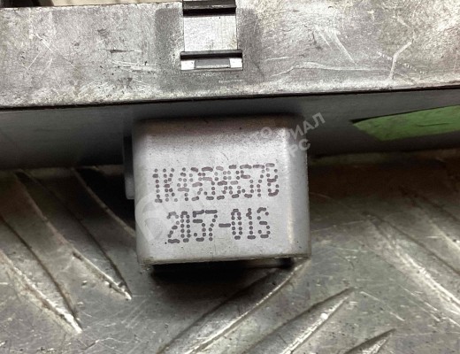 Блок управления стеклоподъемниками Volkswagen Golf V (1K) 2004-2009  Volkswagen Golf Golf V (1K) 2004-2009