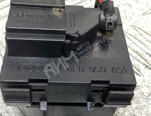 Кнопка стеклоподъемника Audi A3 I (8L) 2000-2003 рестайлинг  Audi A3 A3 I (8L) 2000-2003 рестайлинг