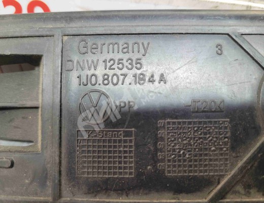 Кронштейн крепления бампера переднего Volkswagen Golf IV (1J) 1997-2004  Volkswagen Golf Golf IV (1J) 1997-2004