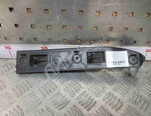 Кронштейн крепления бампера переднего Volkswagen Golf IV (1J) 1997-2004  Volkswagen Golf Golf IV (1J) 1997-2004