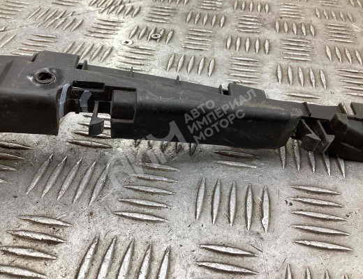 Кронштейн крепления бампера переднего Volkswagen Passat B5 (3B) 1996-2000  Volkswagen Passat Passat B5 (3B) 1996-2000
