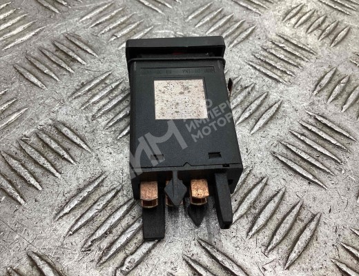 Кнопка аварийной сигнализации Volkswagen Passat B5 (3B) 1996-2000  Volkswagen Passat Passat B5 (3B) 1996-2000