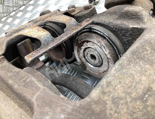 Суппорт задний левый Mercedes Vario (W670) 1996-2013  Mercedes Vario Vario (W670) 1996-2013
