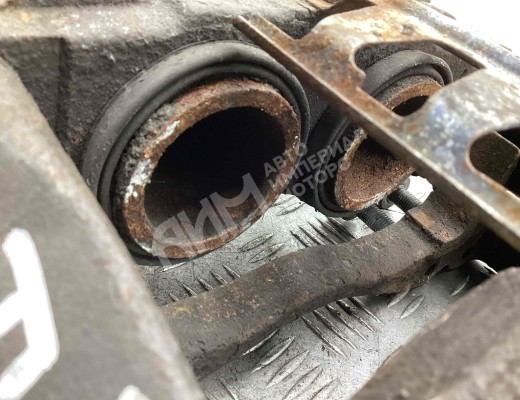 Суппорт передний левый Mercedes Vario (W670) 1996-2013  Mercedes Vario Vario (W670) 1996-2013