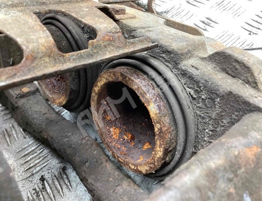Суппорт передний правый Mercedes Vario (W670) 1996-2013  Mercedes Vario Vario (W670) 1996-2013