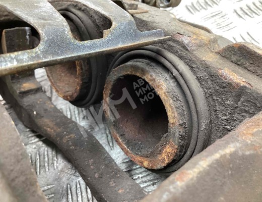 Суппорт передний правый Mercedes Vario (W670) 1996-2013  Mercedes Vario Vario (W670) 1996-2013