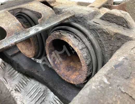 Суппорт передний левый Mercedes Vario (W670) 1996-2013  Mercedes Vario Vario (W670) 1996-2013