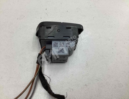 Кнопка центрального замка Volkswagen Polo IV (9N) 2001-2005  Volkswagen Polo Polo IV (9N) 2001-2005