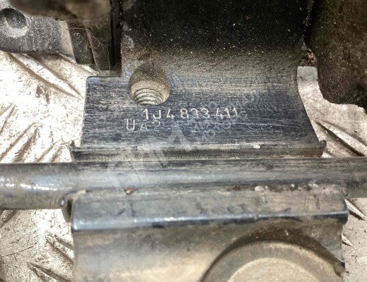 Петля двери задней левой Volkswagen Bora (1J) 1998-2005  Volkswagen Bora Bora (1J) 1998-2005
