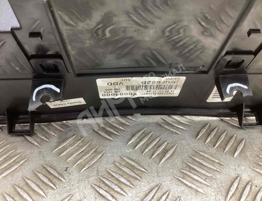 Щиток приборов (приборная панель) Volkswagen Golf V (1K) 2004-2009  Volkswagen Golf Golf V (1K) 2004-2009