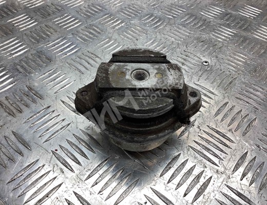 Подушка крепления КПП Audi A6 C5 (4B) 2001-2004 рестайлинг  Audi A6 A6 C5 (4B) 2001-2004 рестайлинг
