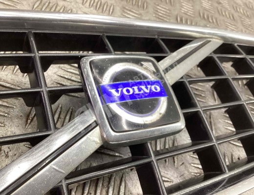Решетка радиатора Volvo V50 (MW) 2003-2007  Volvo V50 V50 (MW) 2003-2007