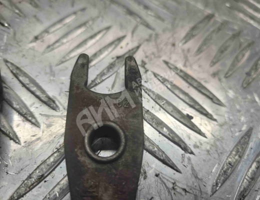 Скоба (кронштейн) крепления форсунки Peugeot 406 1995-2004  Peugeot 406 406 1995-2004