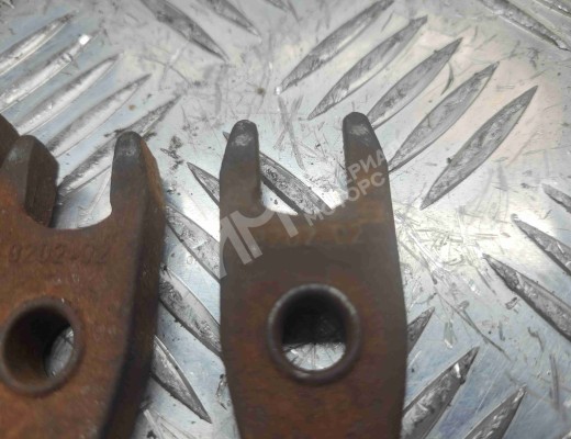 Скоба (кронштейн) крепления форсунки Peugeot 406 1995-2004  Peugeot 406 406 1995-2004