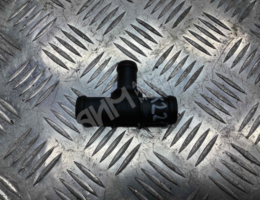 Фланец (тройник) системы охлаждения Volkswagen Multivan T4 (7D) 1990-1996  Volkswagen Multivan Multivan T4 (7D) 1990-1996