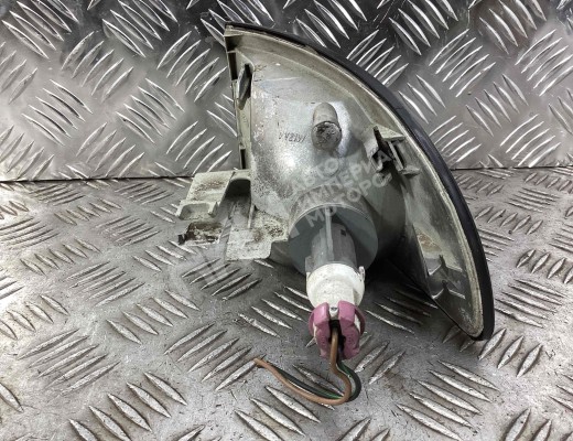 Поворотник правый Audi A4 B5 (8D) 1994-1999  Audi A4 A4 B5 (8D) 1994-1999