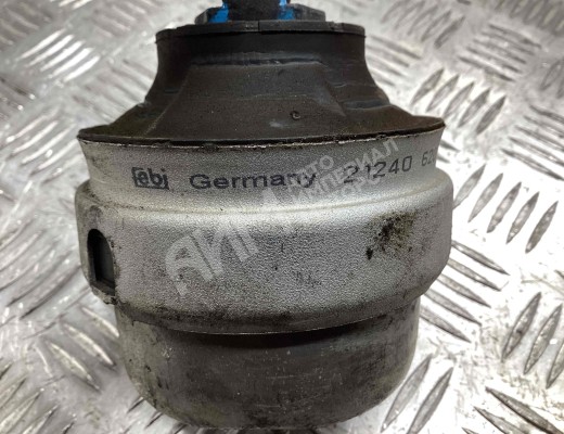 Подушка крепления двигателя Audi A6 C5 (4B) 1997-2001  Audi A6 A6 C5 (4B) 1997-2001