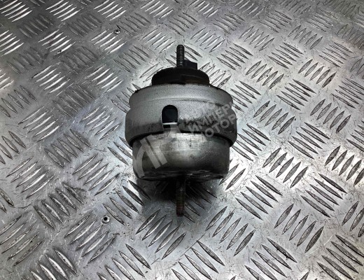 Подушка крепления двигателя Audi A6 C5 (4B) 1997-2001  Audi A6 A6 C5 (4B) 1997-2001