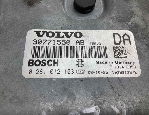 Блок управления двигателем Volvo V50 (MW) 2003-2007  Volvo V50 V50 (MW) 2003-2007