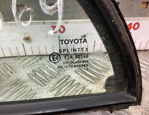 Форточка задняя левая Toyota Avensis II (T250) 2003-2008  Toyota Avensis Avensis II (T250) 2003-2008